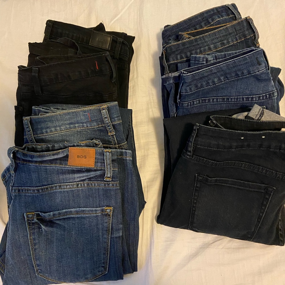LOT OF 8 PAIRS OF JEANS